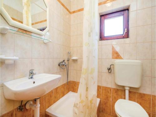 Two-bedroom Apartment Supetarska Draga 04