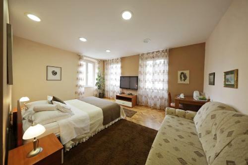 Hostal Rooms Goga