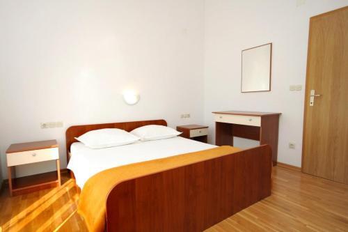 Apartments With A Parking Space Jelsa (hvar) - 8765
