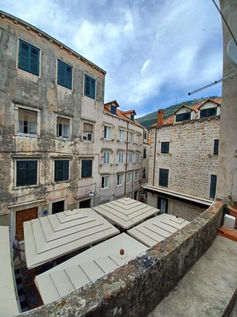 Hostal Placeta Apartments