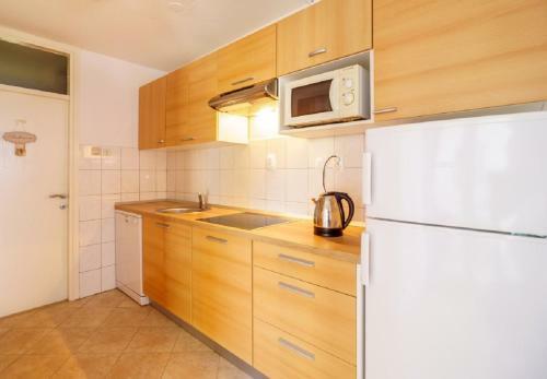 Lumbarda Resort Apartment