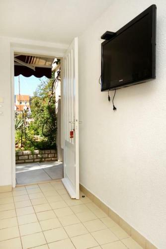 Apartment Vrboska 541a