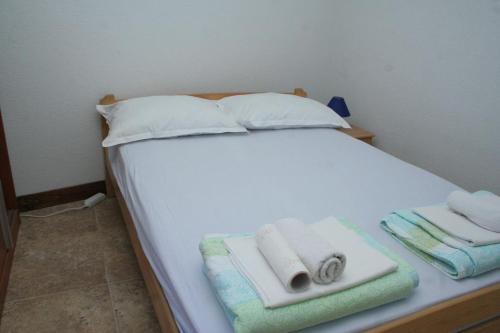 Apartments By The Sea Vodice - 4248