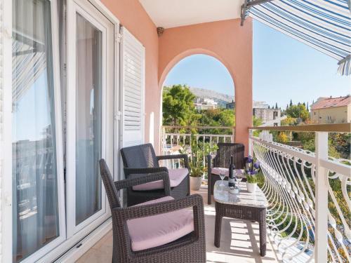 Three-bedroom Apartment Podstrana With Sea View 06