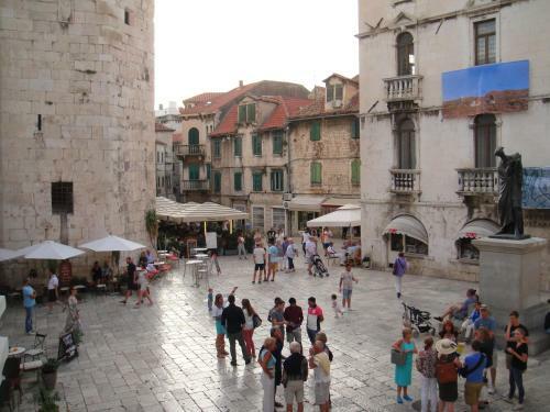 Hostal Old Town Suites