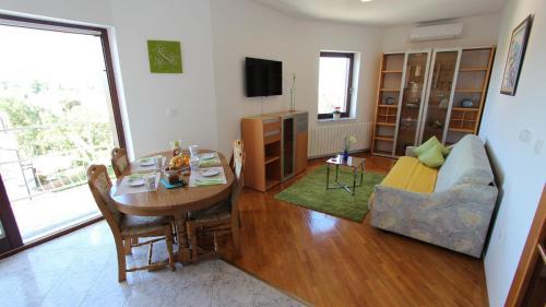 Apartment In Malinska/insel Krk 14445