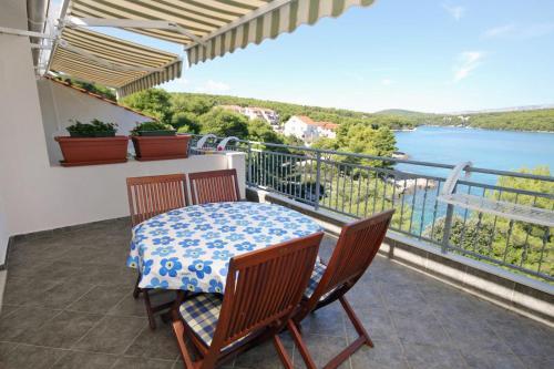 Apartments By The Sea Jelsa (hvar) - 5723