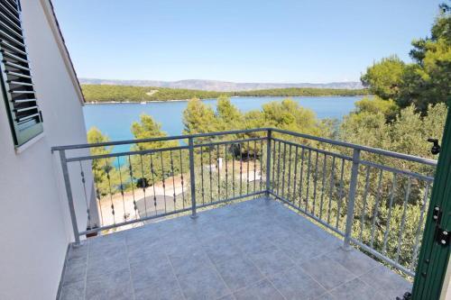 Apartments By The Sea Jelsa (hvar) - 5723