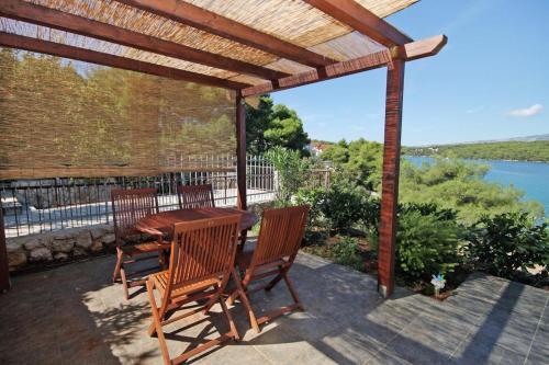 Apartments By The Sea Jelsa (hvar) - 5723