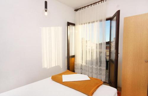 Apartments With A Parking Space Rogoznica - 4800