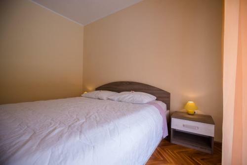 Apartment In Supetarska Draga 16063
