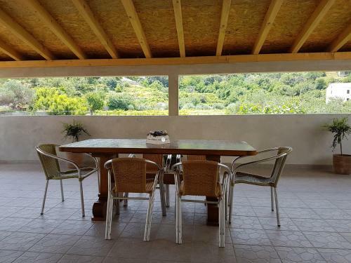 Apartment In Supetarska Draga 16063