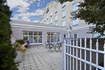 Holiday Inn Express Hotel & Suites Concord