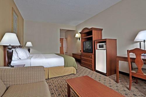 Holiday Inn Express Hotel & Suites Albemarle