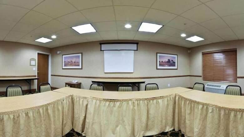 Holiday Inn Express Hotel & Suites Brookings