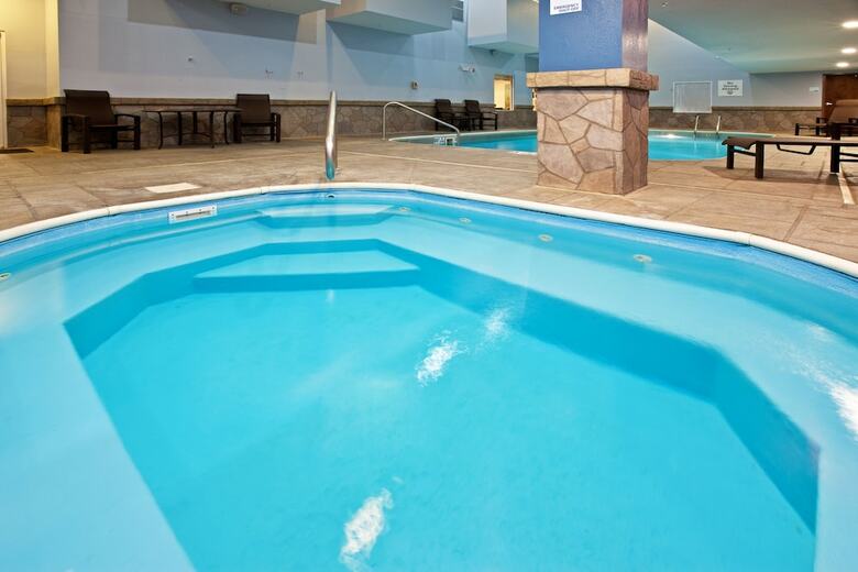 Holiday Inn Express Hotel & Suites Bedford