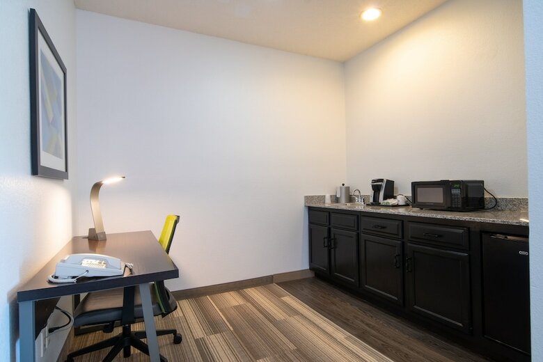 Holiday Inn Express Hotel & Suites Bedford