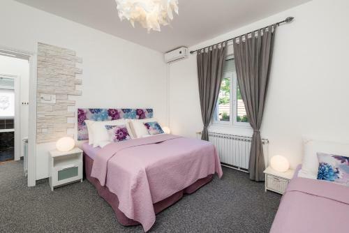 Hostal Rooms Mira By Anastasia