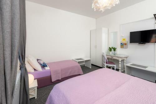 Hostal Rooms Mira By Anastasia