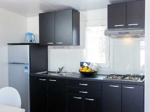 Apartamento Holiday Home Camping Kastanija.3