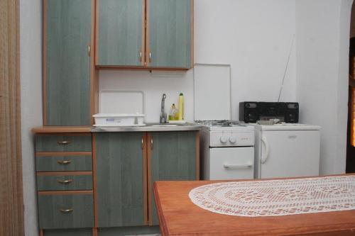 Apartments By The Sea Rogoznica - 4263