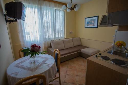 Apartment Orebic 4500d