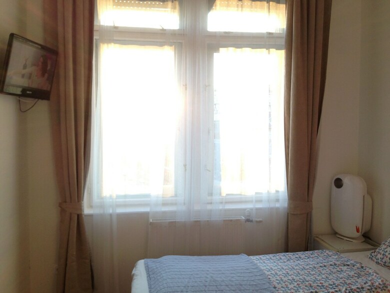 Residencia Europa Centerpoint Guesthouse