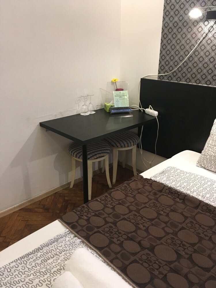 Residencia Europa Centerpoint Guesthouse