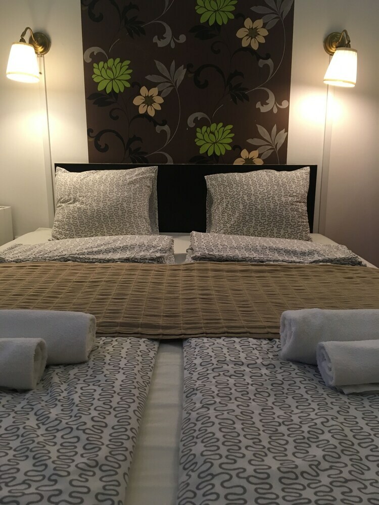 Residencia Europa Centerpoint Guesthouse