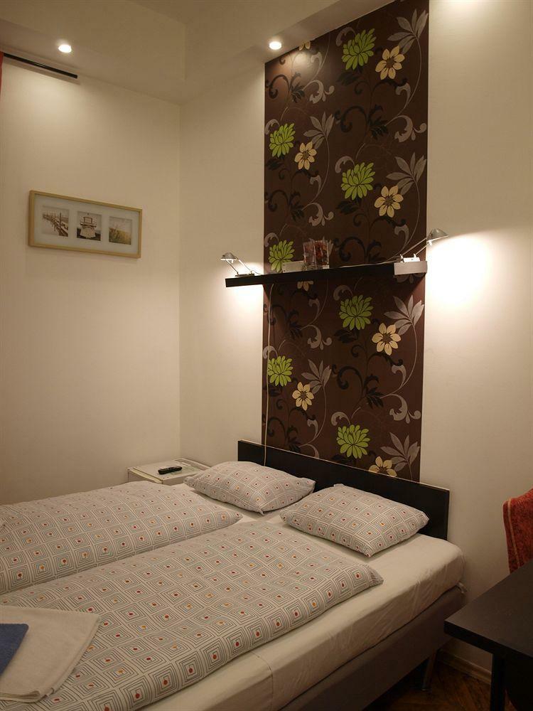 Residencia Europa Centerpoint Guesthouse