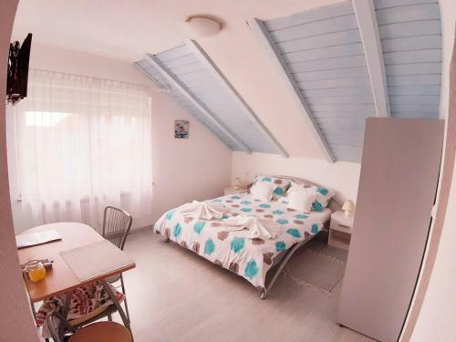 Hostal Rooms Mirabella