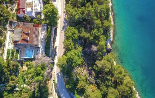 Holiday Home Pucisca With Hot Tub I
