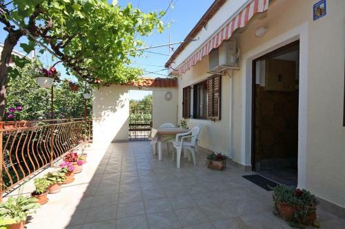 Apartments By The Sea Barbat (rab) - 4977
