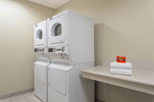 Holiday Inn Express Hotel & Suites Surprise