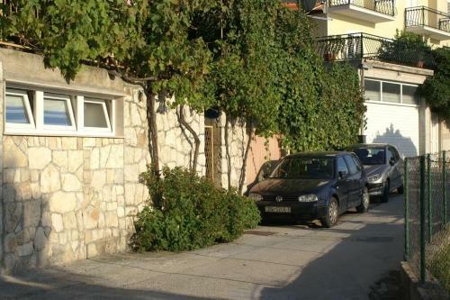 Apartments By The Sea Omis - 2823