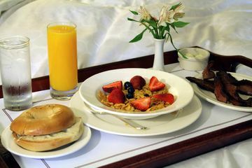 Hotel Embassy Suites Boston Logan Airport