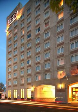 Hotel Embassy Suites Boston Logan Airport