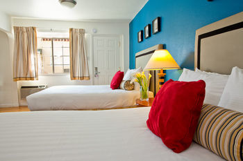 Hotel Alpine Inn & Suites