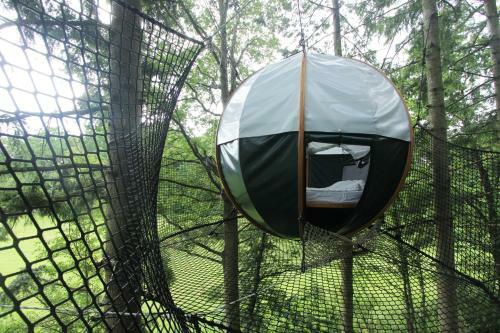 Bed & Breakfast Insolite Dans Les Arbres Les Ormes, Epiniac