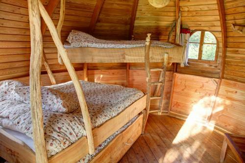 Bed & Breakfast Insolite Dans Les Arbres Les Ormes, Epiniac