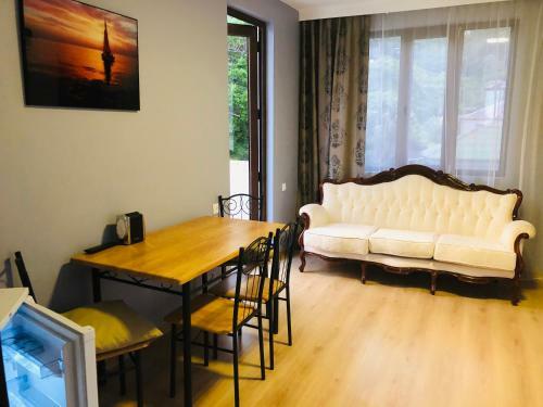 Hostal Holiday House Green Cape Batumi