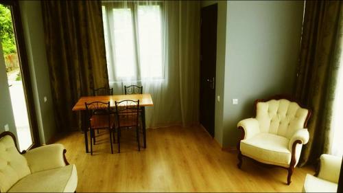 Hostal Holiday House Green Cape Batumi