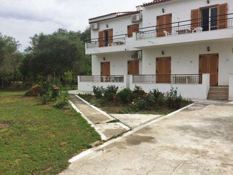 Captains Studios & Apartments