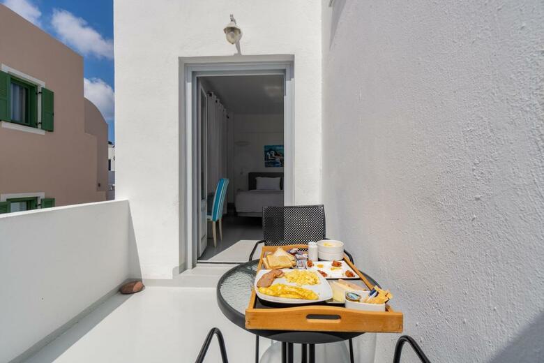 Central Fira Hotel
