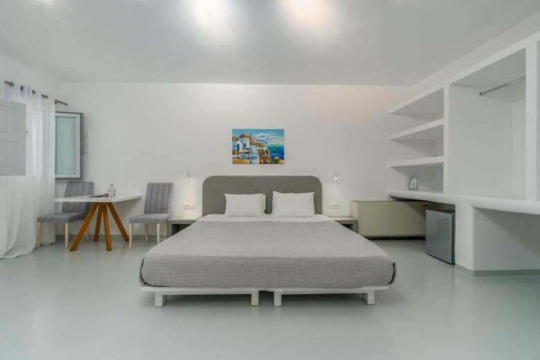 Central Fira Hotel
