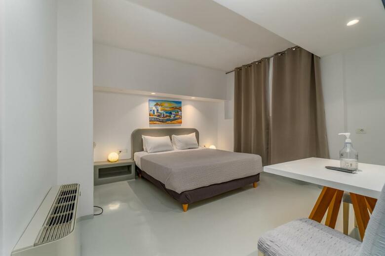Central Fira Hotel
