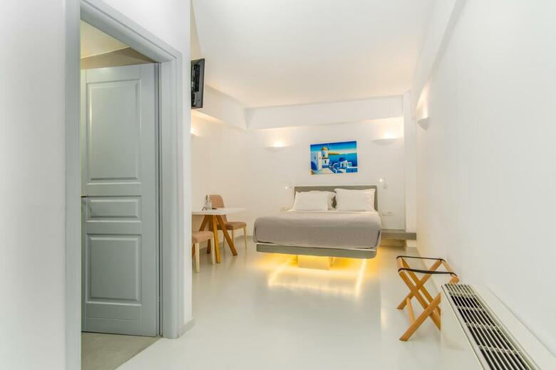Central Fira Hotel