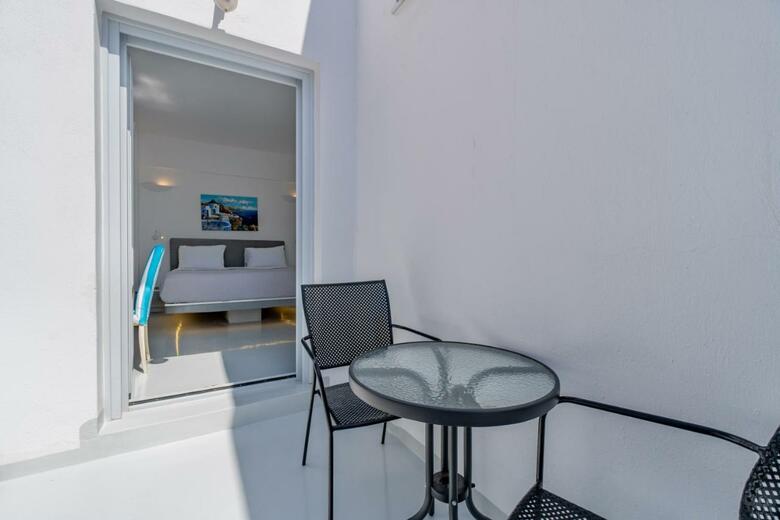 Central Fira Hotel