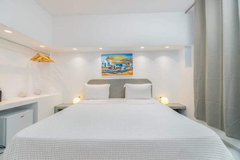 Central Fira Hotel