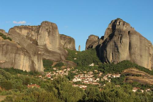 Hostal Bloutsos Rooms